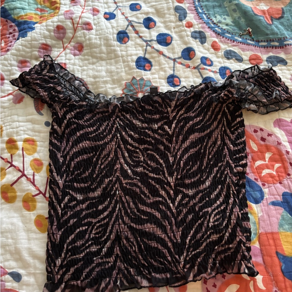 GBG Los Angeles Black and Pink Off-Shoulder Blouse